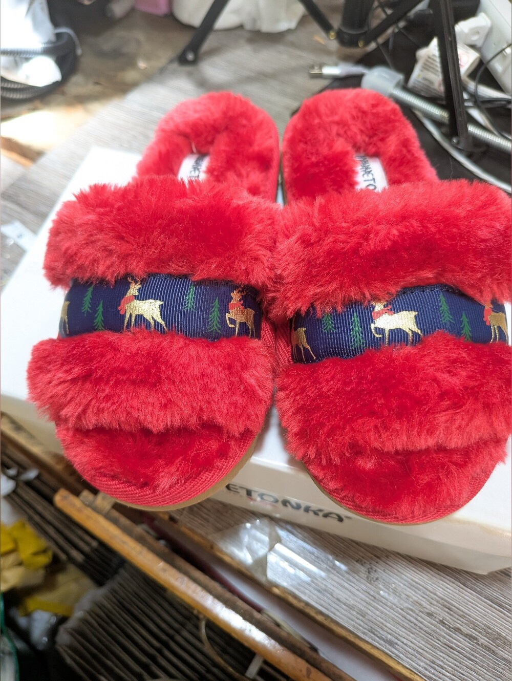 Minnetonka New Kids Red Faux Fur Reindeer Slippers Size 12 Youth